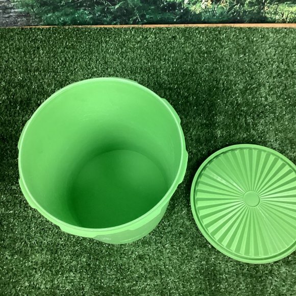 Vintage Tupperware 3 Piece Canister Set Green - Picture 8 of 16